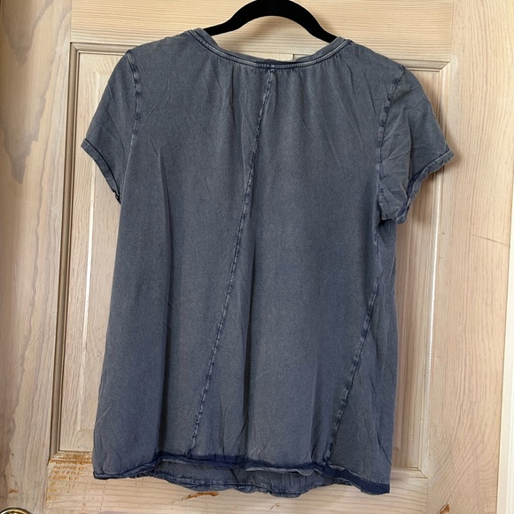 Urban Outfitters Vintage Wash V-Neck Short Sleeve Tee in Blue. Women’s Medium - Picture 2 of 4